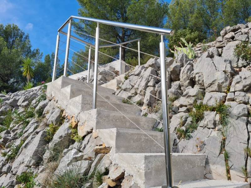 Soubassement câble à Sollies Toucas