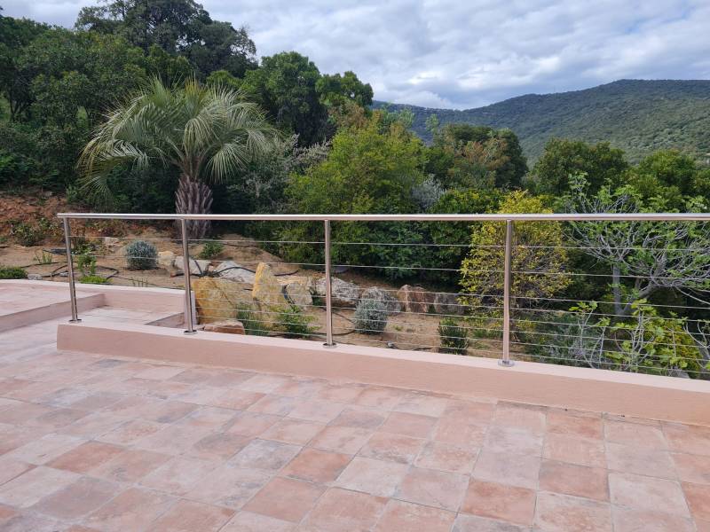 Vue dégagée laissant passer la lumière naturelle à Sanary 