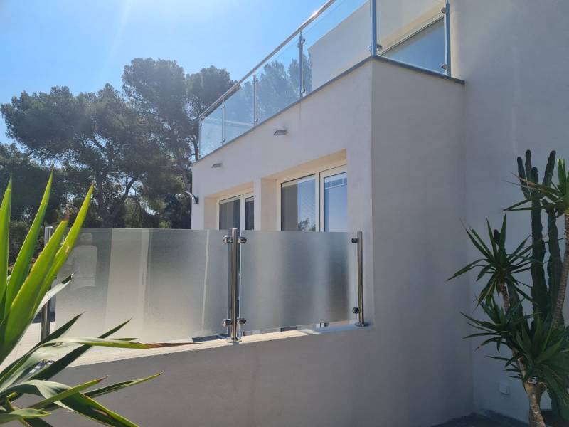 Séparation en tube inox et verre imprimé à la Valette du Var