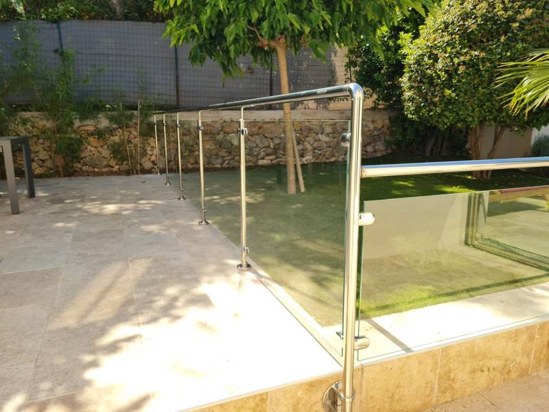 Délimitation en verre à la Crau