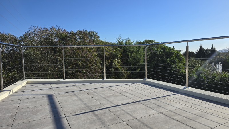 Câbles tendus ultra-discrets pour protéger votre terrasse à Toulon 